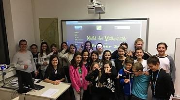 Schüler in Klassenzimmer bei der "Nacht der Mathematik"