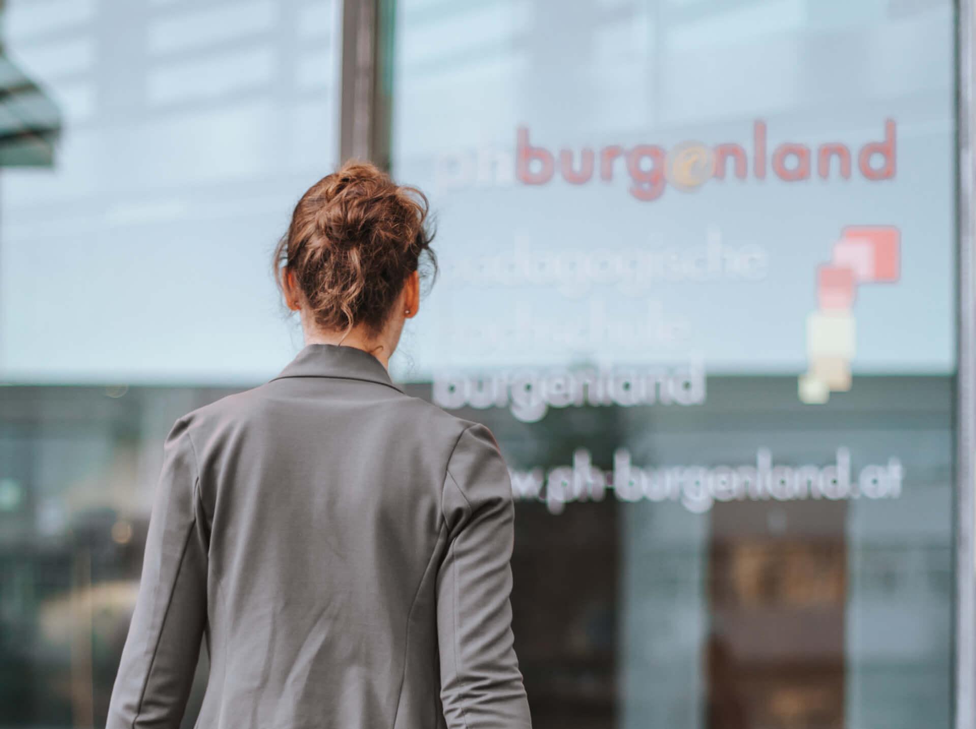 Austauschstudentin nähert sich der PPH Burgenland