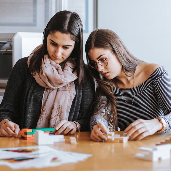 Studentinnen beim Planen