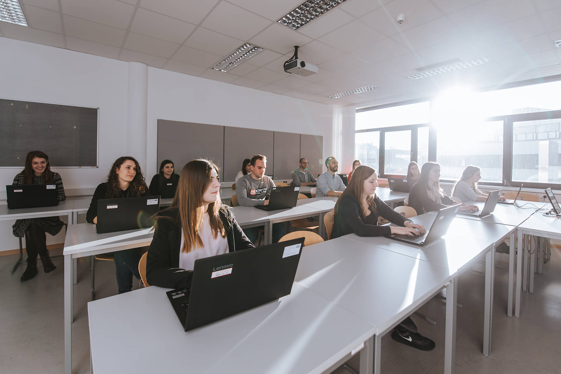 Vorlesungssituation mit Laptops